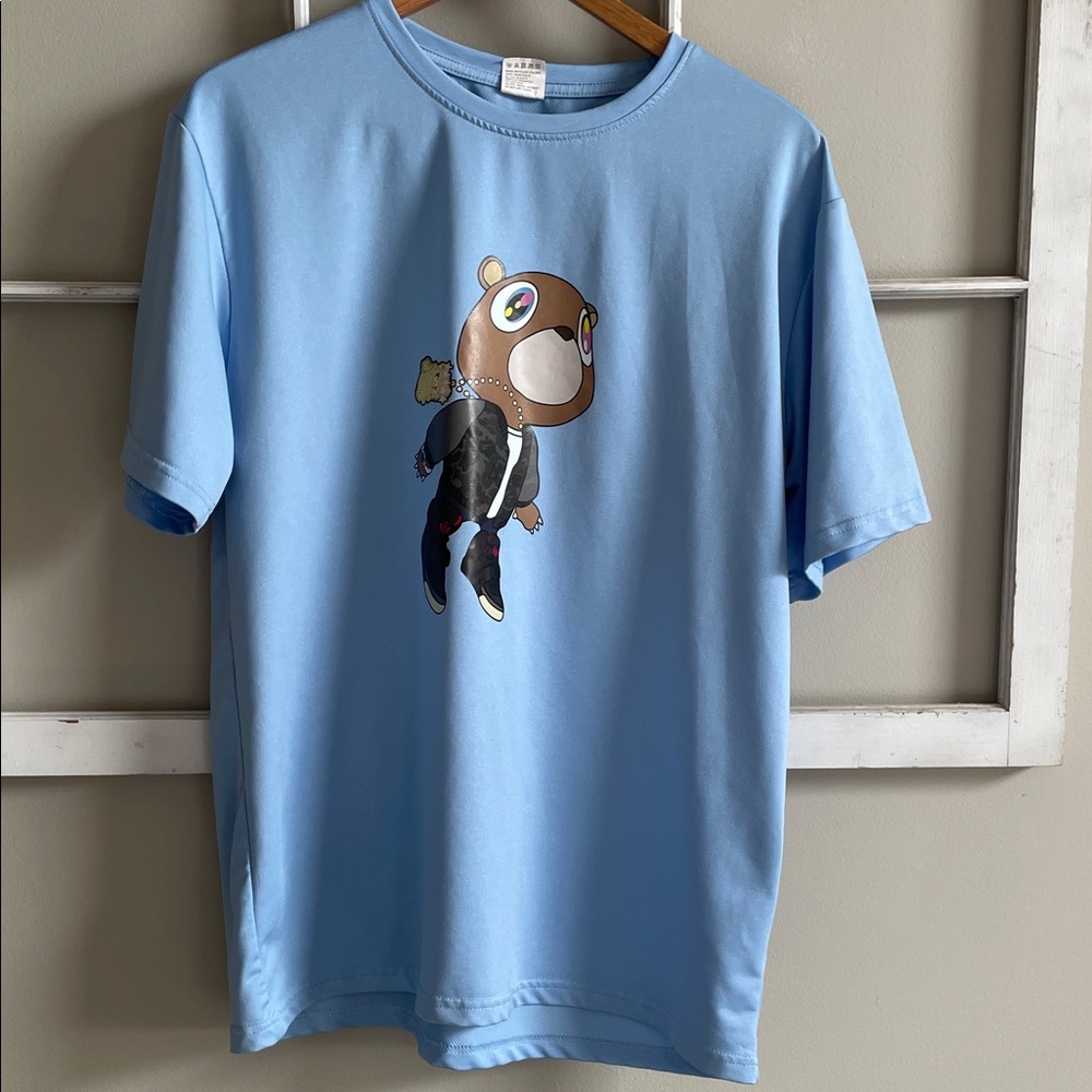 Graphic t-shirt with Kanye West’s iconic  graduation bear